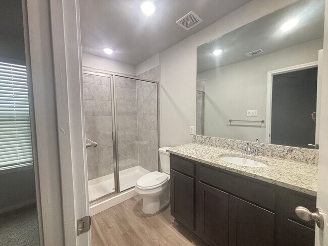 Building Photo - 3 Bedroom, 2.5 Bathroom, Two-story Duplex ...