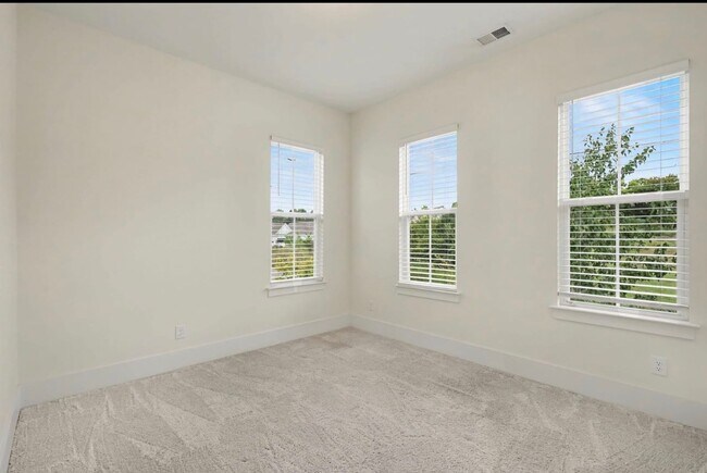 Building Photo - 6013 Mt Pisgah Rd