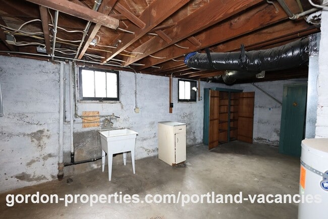 Building Photo - SE 11th Ave - Vintage 1 bedroom bungalow with office/den in Brooklyn neighborhood