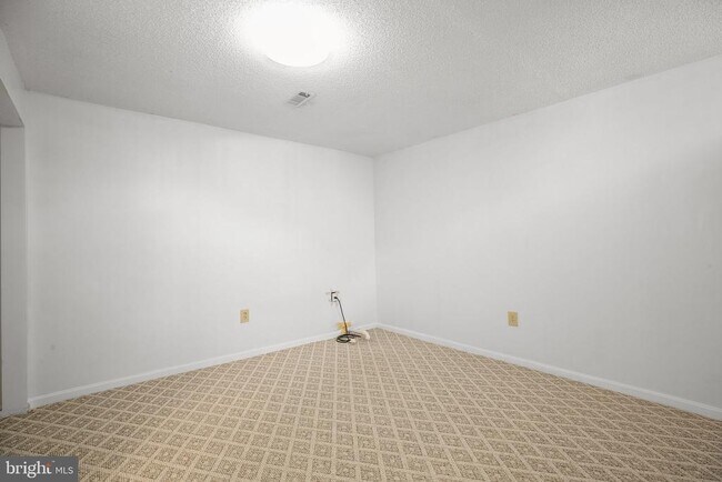 Building Photo - 64 Spring Lake Dr
