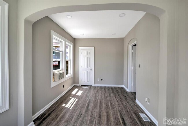 Building Photo - 8 Dolan Ave