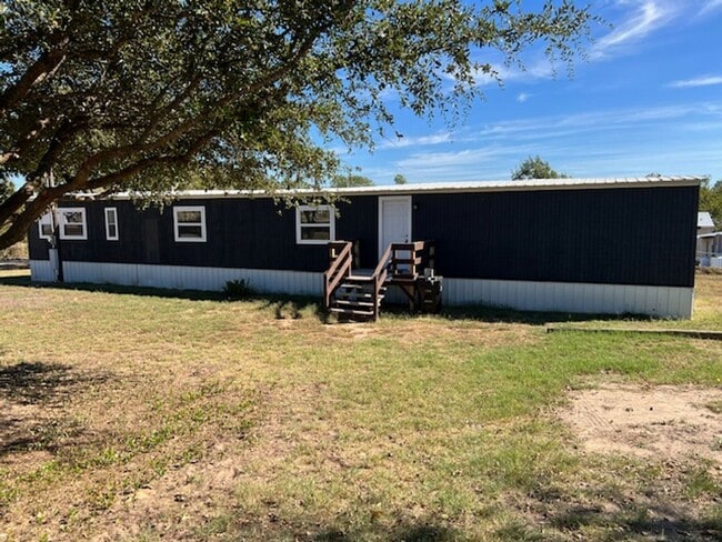 Building Photo - Fantastic 3 Bedroom/2 Bath Home