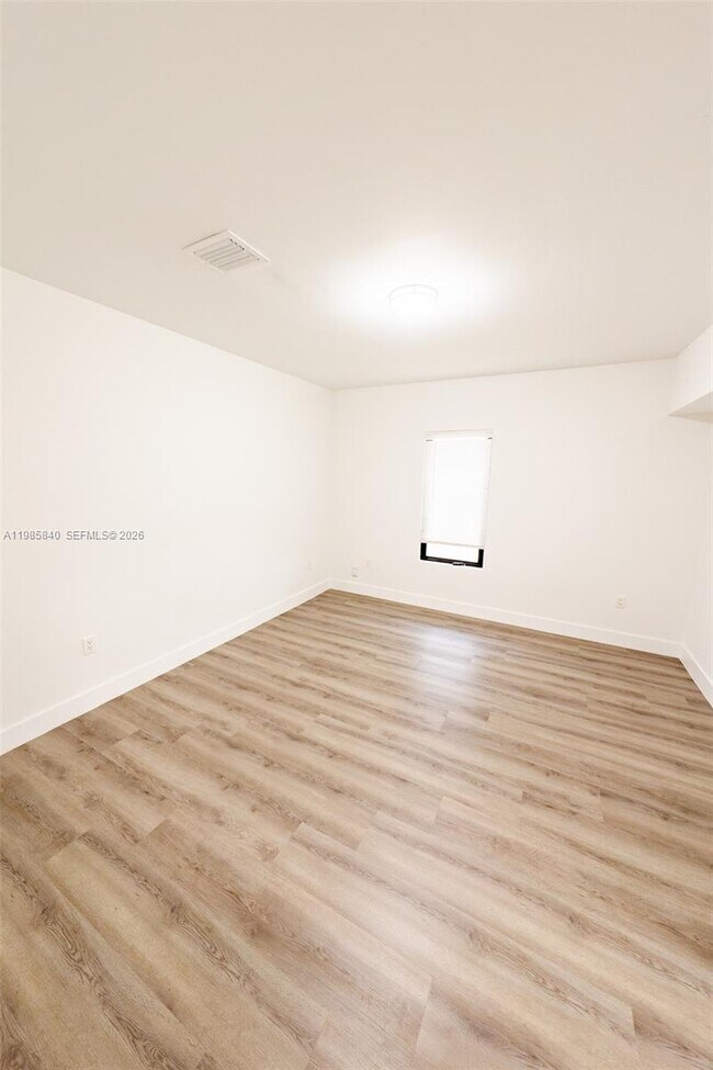 Building Photo - 618 SW 21st Ave