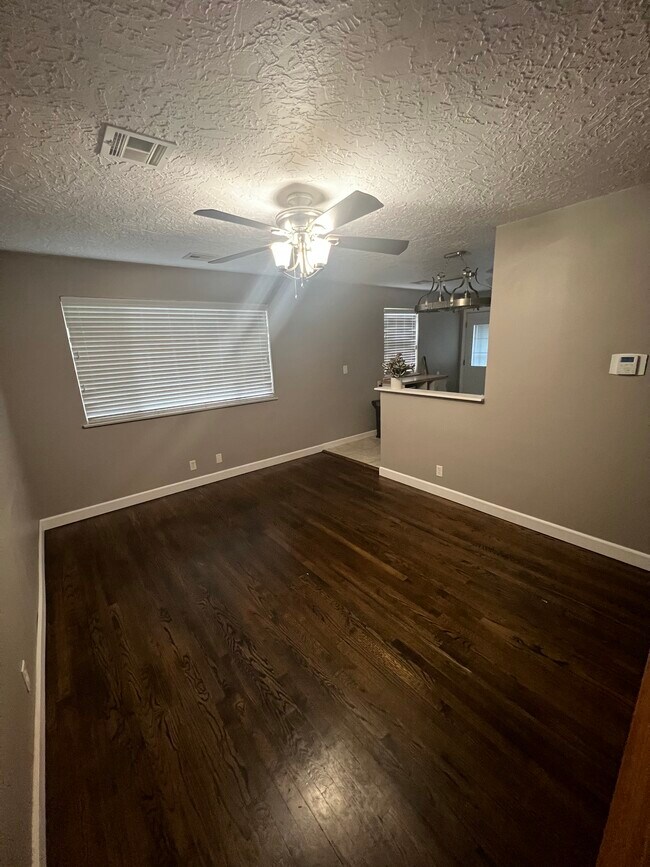 Living Room - 809 E Mosier St