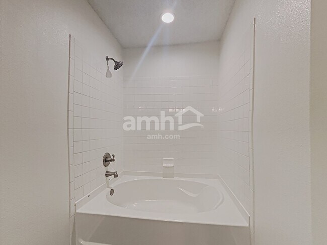 Building Photo - 6721 Earlswood Dr