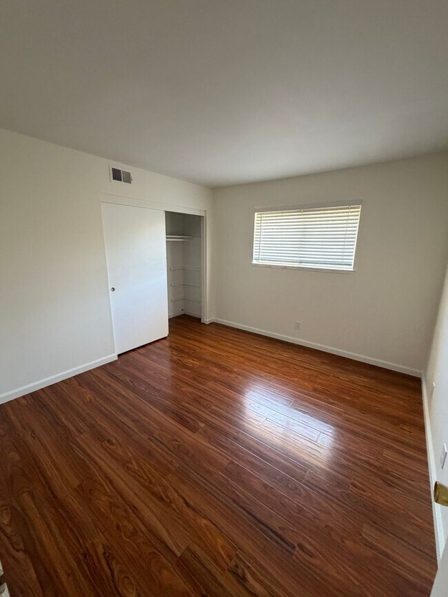 Building Photo - 5333 Parejo Dr