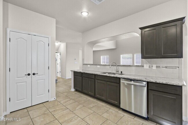 Building Photo - 14832 Bert Cameron Ave