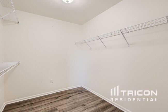 Building Photo - 7341 Indigo Run St