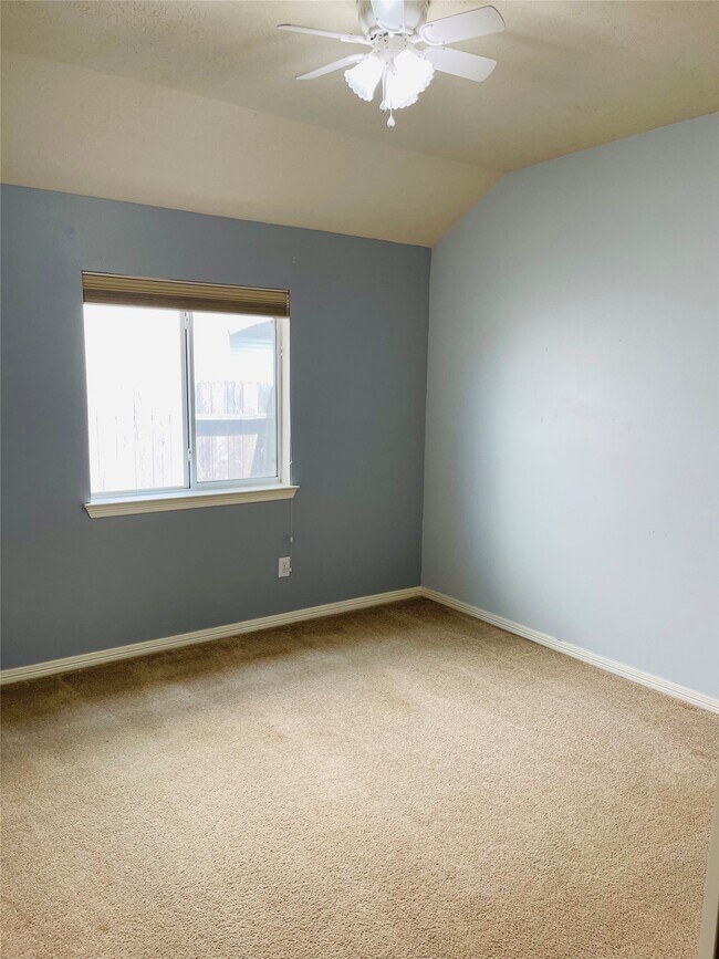 Building Photo - 10723 Lake Riata Ln
