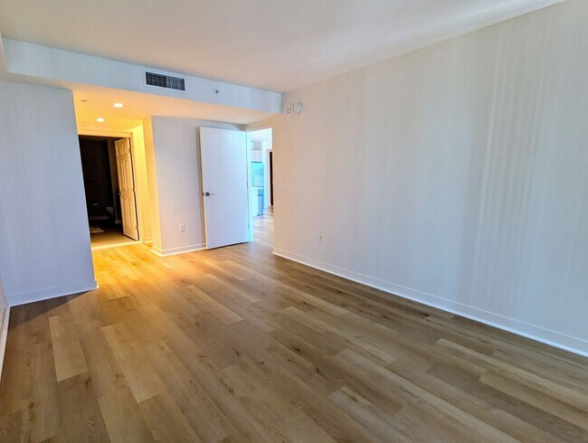 Building Photo - Sweeping Ocean Views at Symphony, 2 Bed, 2...
