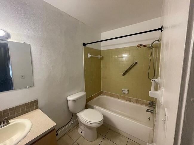 Building Photo - 1830 Maravilla Ave