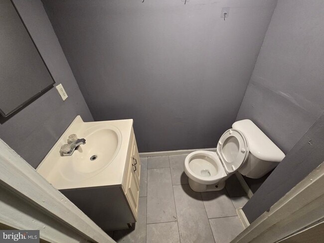 Building Photo - 5044 N Sydenham St