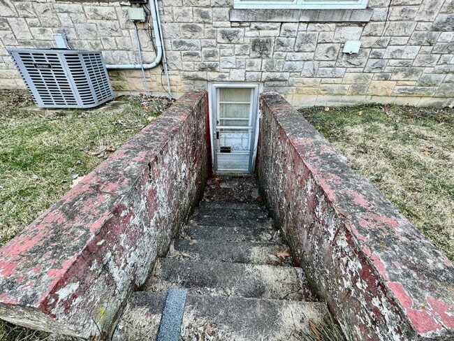 Building Photo - 479 Stratford Dr