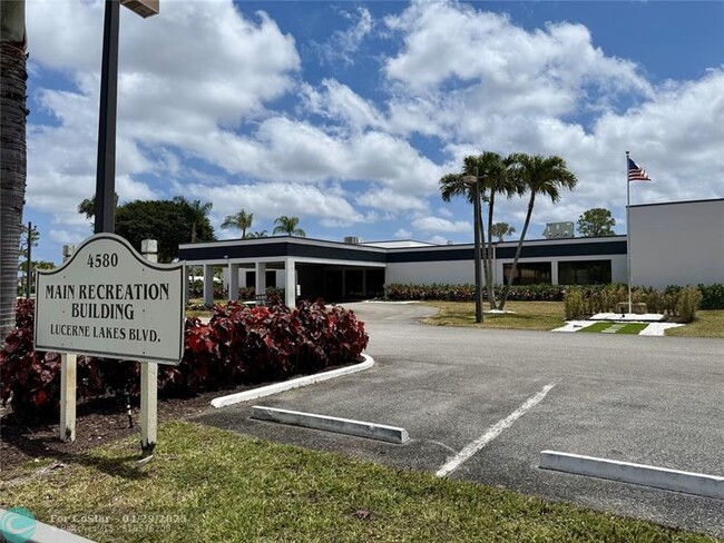 Building Photo - 4725 Lucerne Lakes Blvd