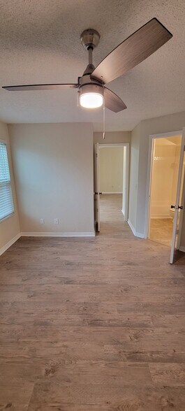 Building Photo - 4532 Commander Dr