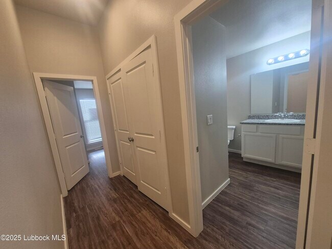 Building Photo - 2109 N Jayton Ave