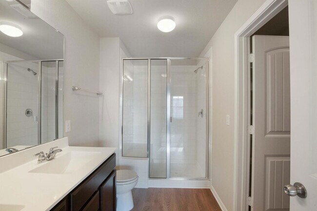 Building Photo - 516 E Slaughter Ln