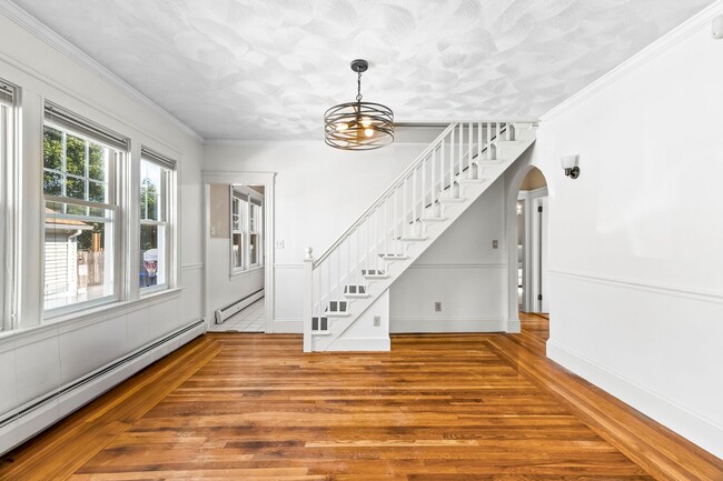 Building Photo - Bright & Comfortable North Providence Sing...