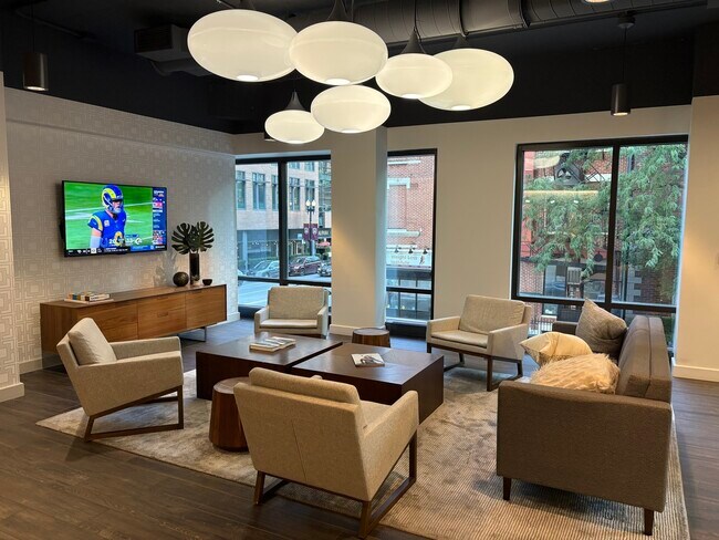 Building Photo - 8 W Chestnut St