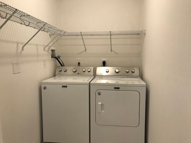 Building Photo - 33 Melbourne Ave