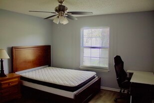 Building Photo - 5326 Whiteway Dr