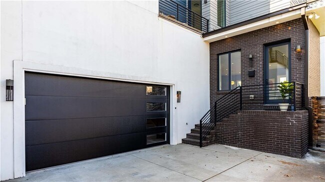 Building Photo - 522 Boulevard NE