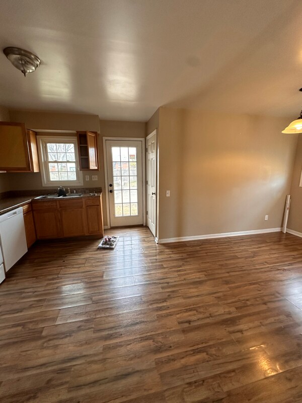 Building Photo - 8403 Robin Hill Dr