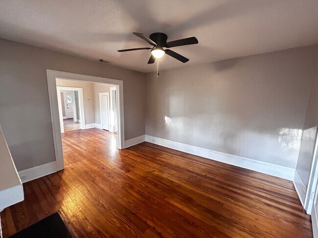 Building Photo - 2561 Rosselle St