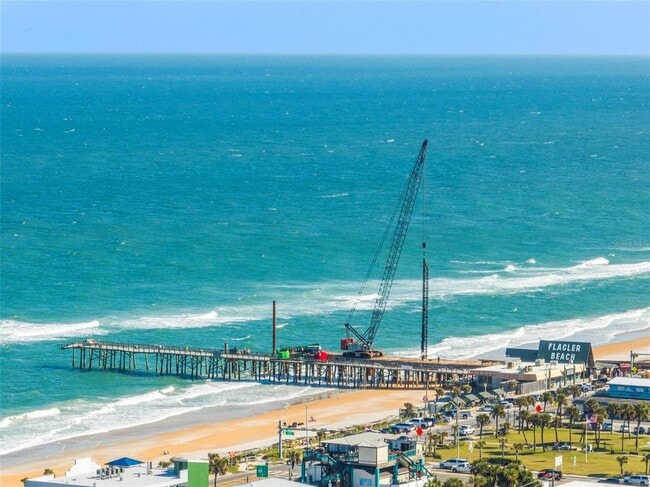 Building Photo - 305 N 6th St