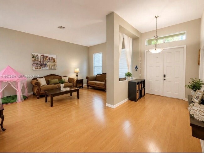 Building Photo - 1213 Skylark Dr