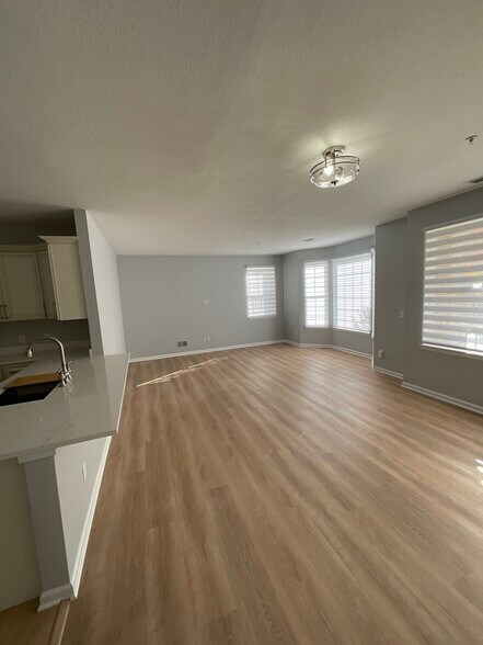 Building Photo - 28957 Cullen Dr