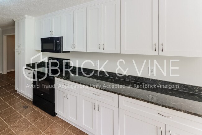 Building Photo - 6425 Woodberry Ln