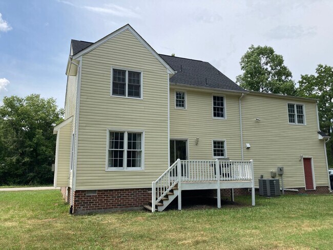 Building Photo - 5901 Tuskwillow Dr