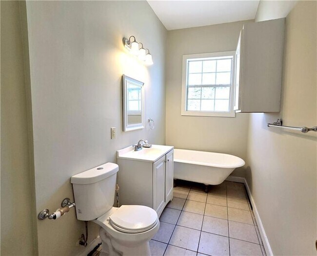 Building Photo - 1625 Rousselin Dr