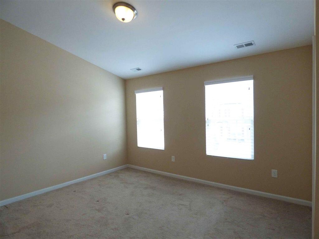 Building Photo - 1622 Holly Grove Way