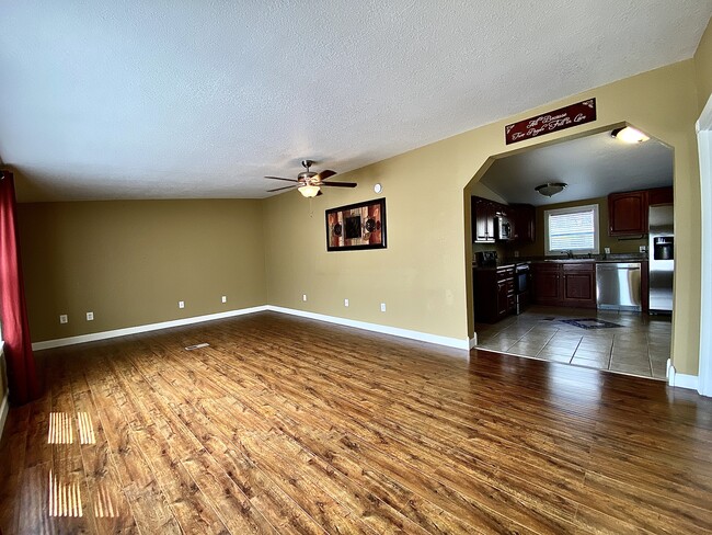 Building Photo - Rossen Retreat