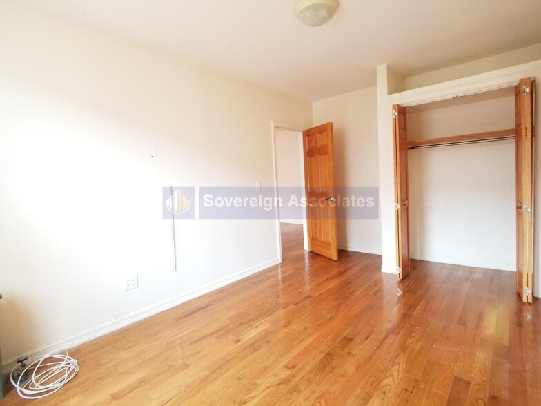 Building Photo - 707 W 171st St