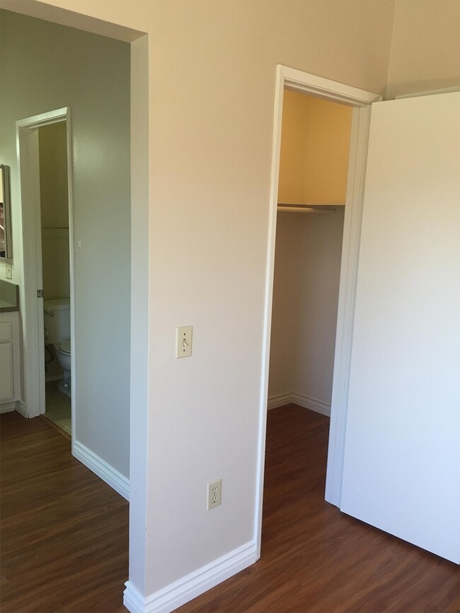 Building Photo - 1631 Avenida Selva