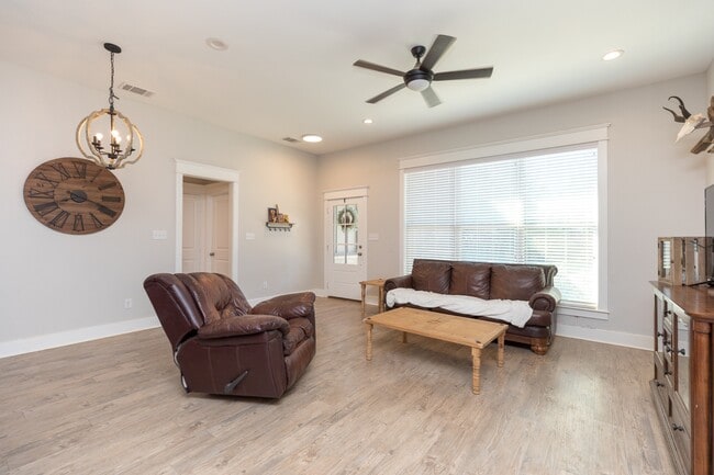 Primary Photo - 20690 Pleasant Oaks Dr