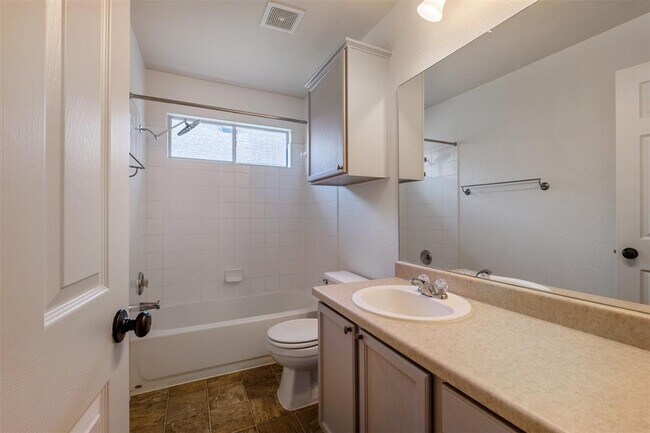 Building Photo - 2208 Melissa Oaks Ln