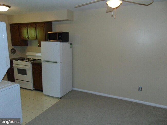 Building Photo - 1155 York Rd