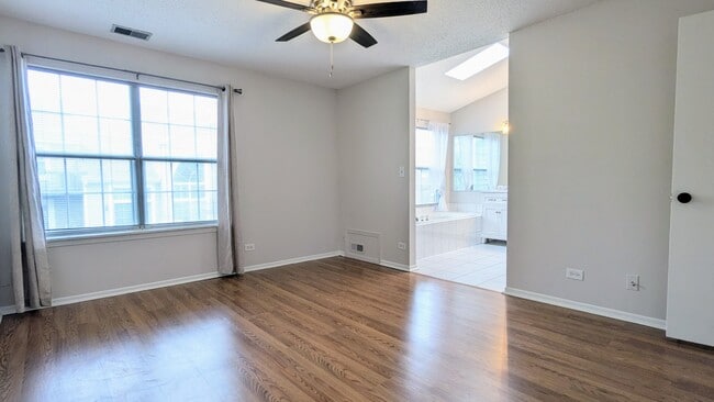 Building Photo - 310 W Happfield Dr