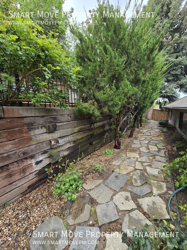 Building Photo - 945 Hearthstone Dr