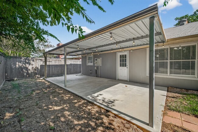 Building Photo - 1407 Somercotes Ln