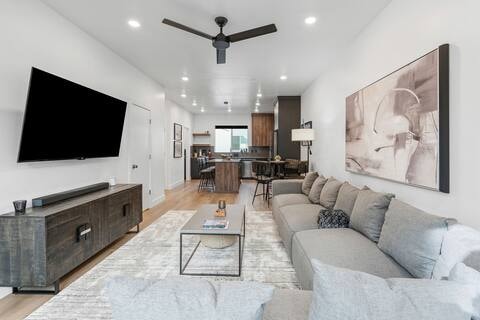 Building Photo - 772 W 300 N