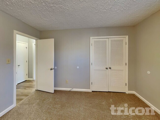 Building Photo - 135 Stephens Dr
