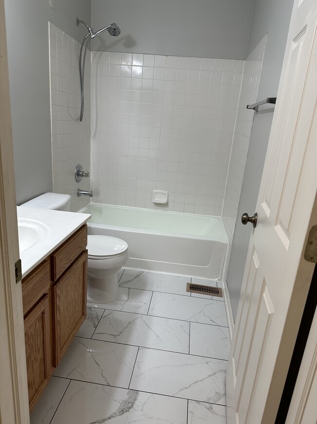 Building Photo - 2819 White Thorn Cir