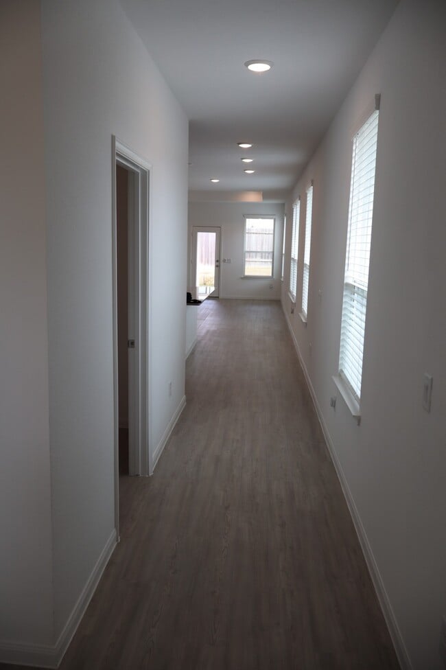 Building Photo - 18234 Calabria Hbr Trl