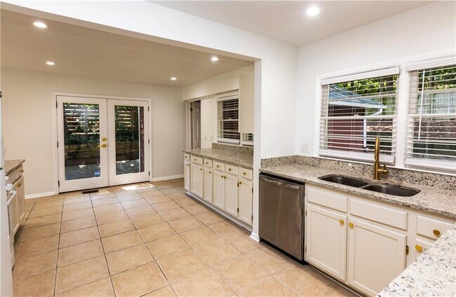 Building Photo - 1392 Lively Ridge Rd NE