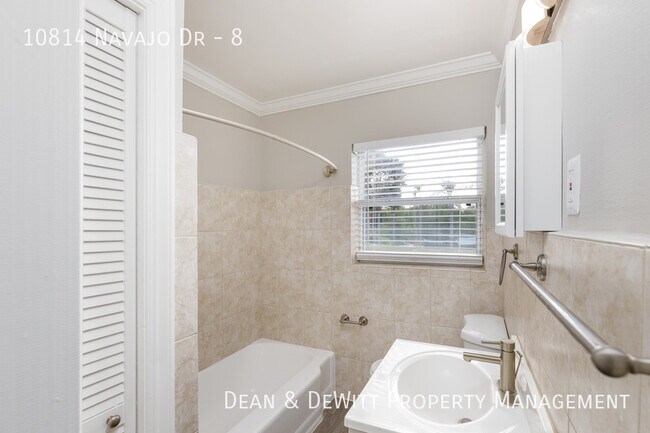 Building Photo - 10814 Navajo Dr